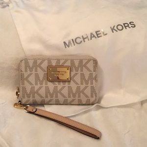 Michael Kors wristlet